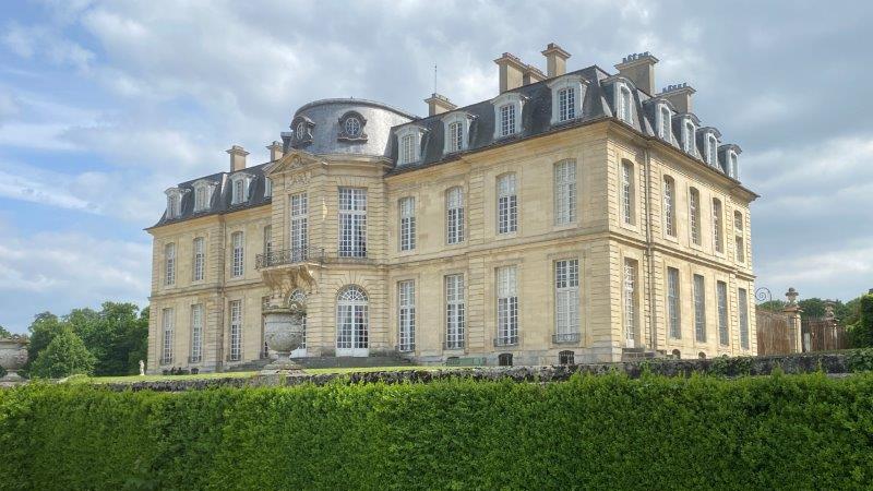 Façade emblématique du Château de Versailles, incarnant l’architecture classique française et l’esprit du Grand Siècle.